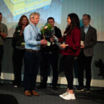 Johannes får blomster