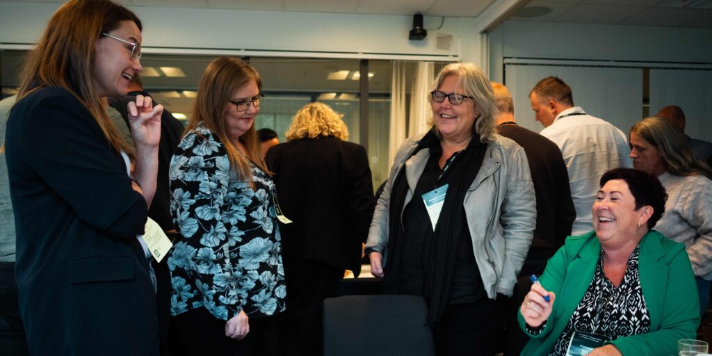 Deltakere i dialog om forbedringsarbeid og arbeidsflyt